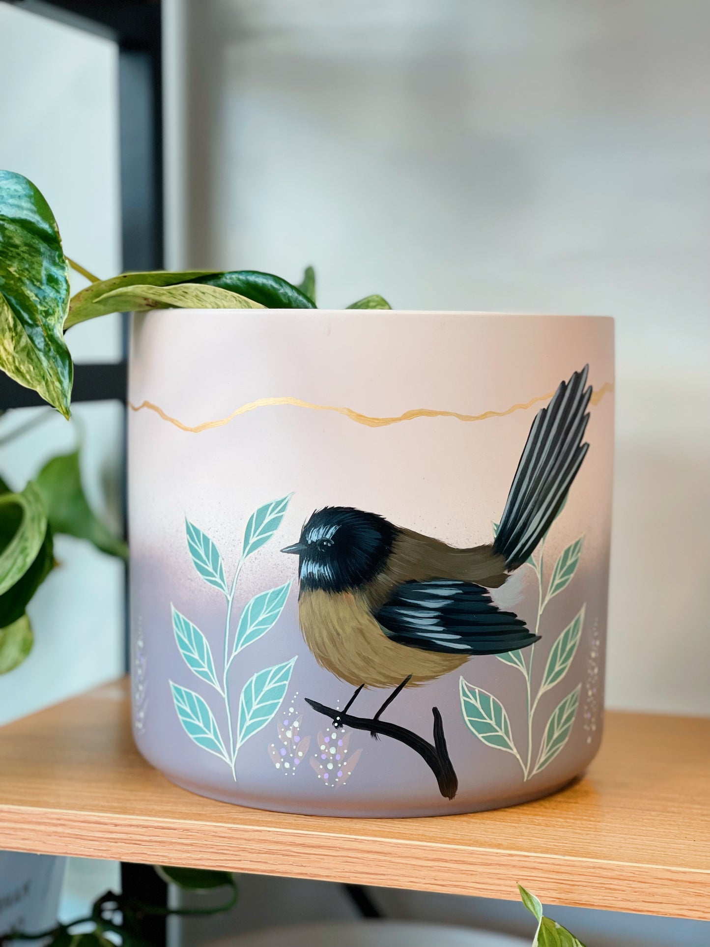 Fluffy Fantail 18cm Hand Painted Pot