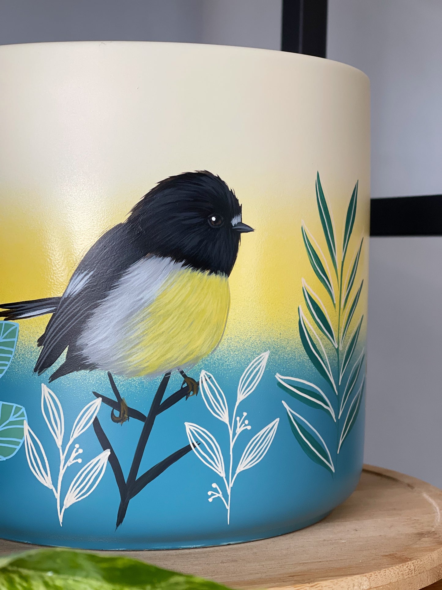 Tomtit’s from the Coast 18cm Painted pot