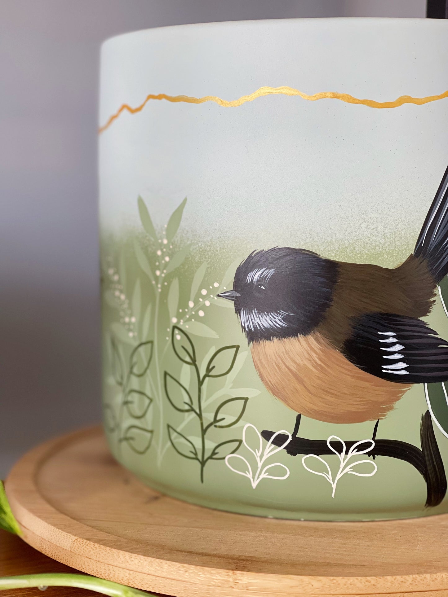 Enchanted Fantail 18cm Painted pot