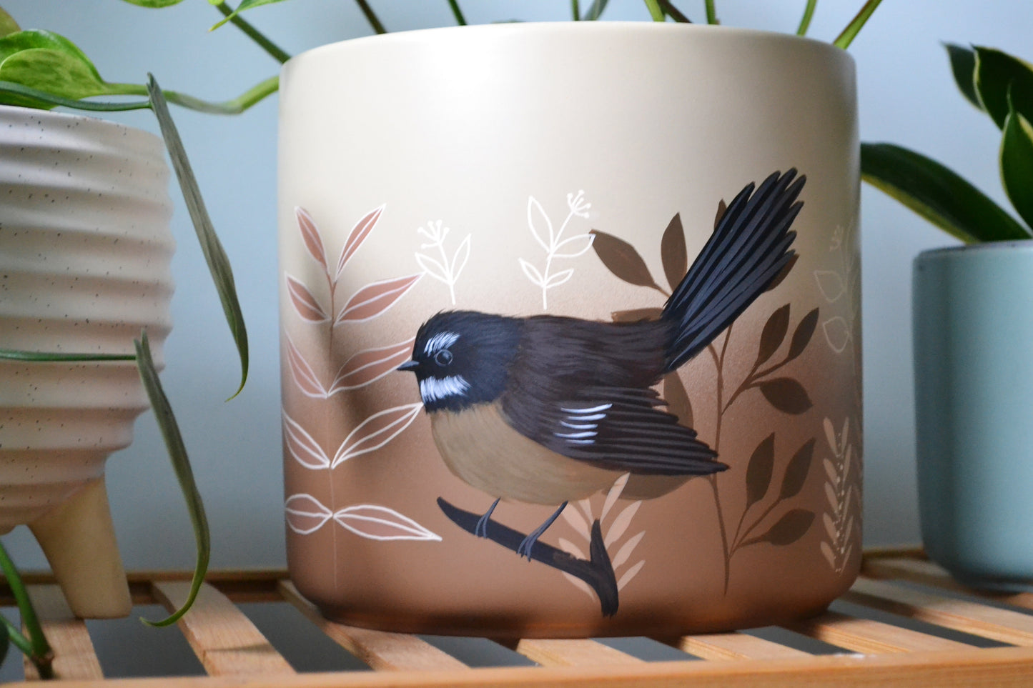 Neutral Fantail 18cm Painted pot