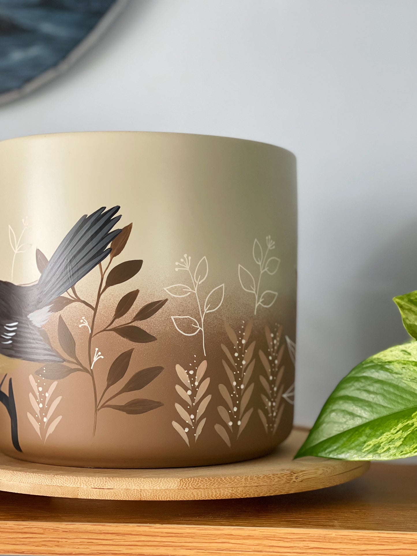 Neutral Fantail 18cm Painted pot