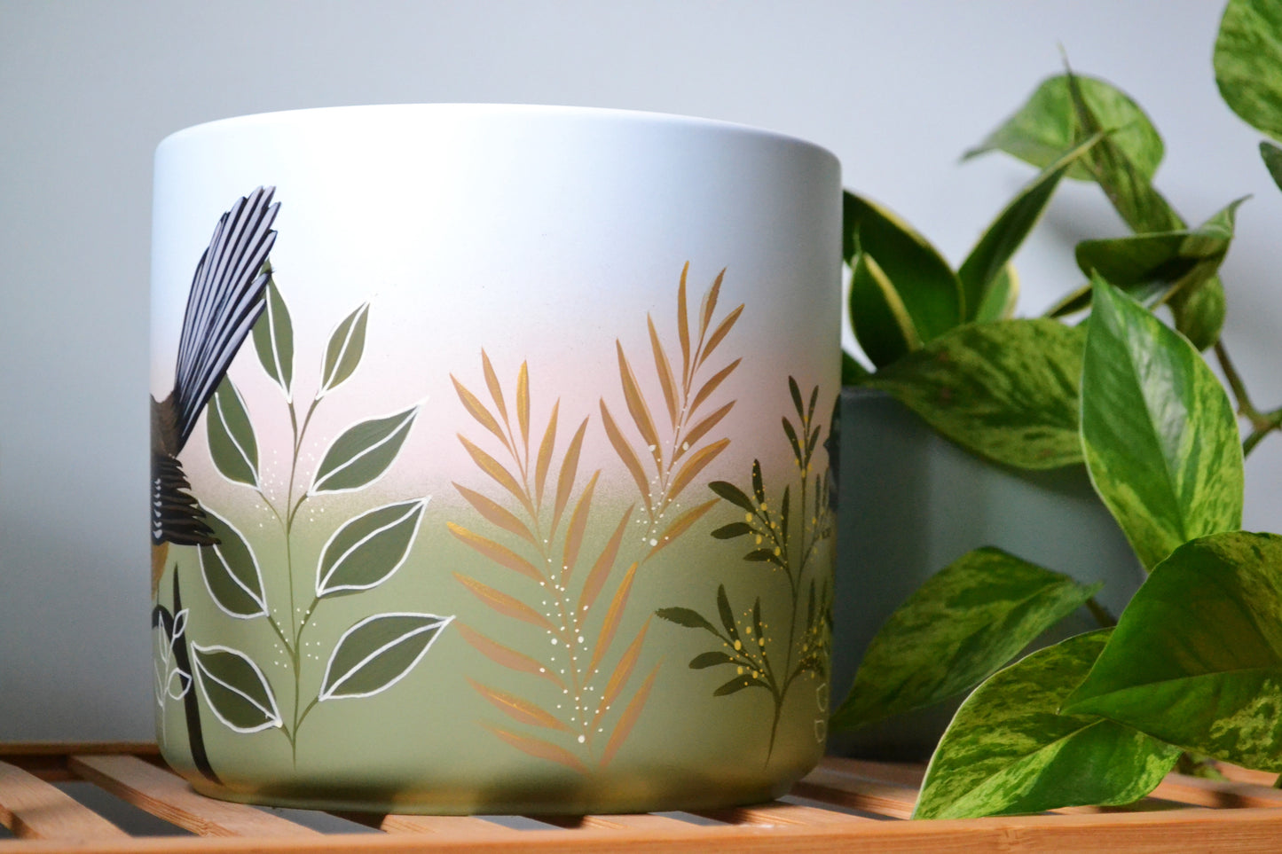 Morning Fantail 18cm Painted pot