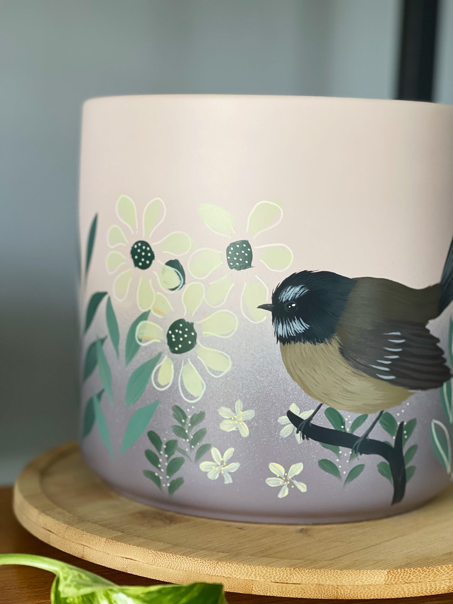 Bloom Fantail 18cm Painted pot