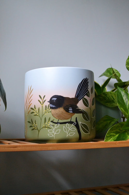 Morning Fantail 18cm Painted pot