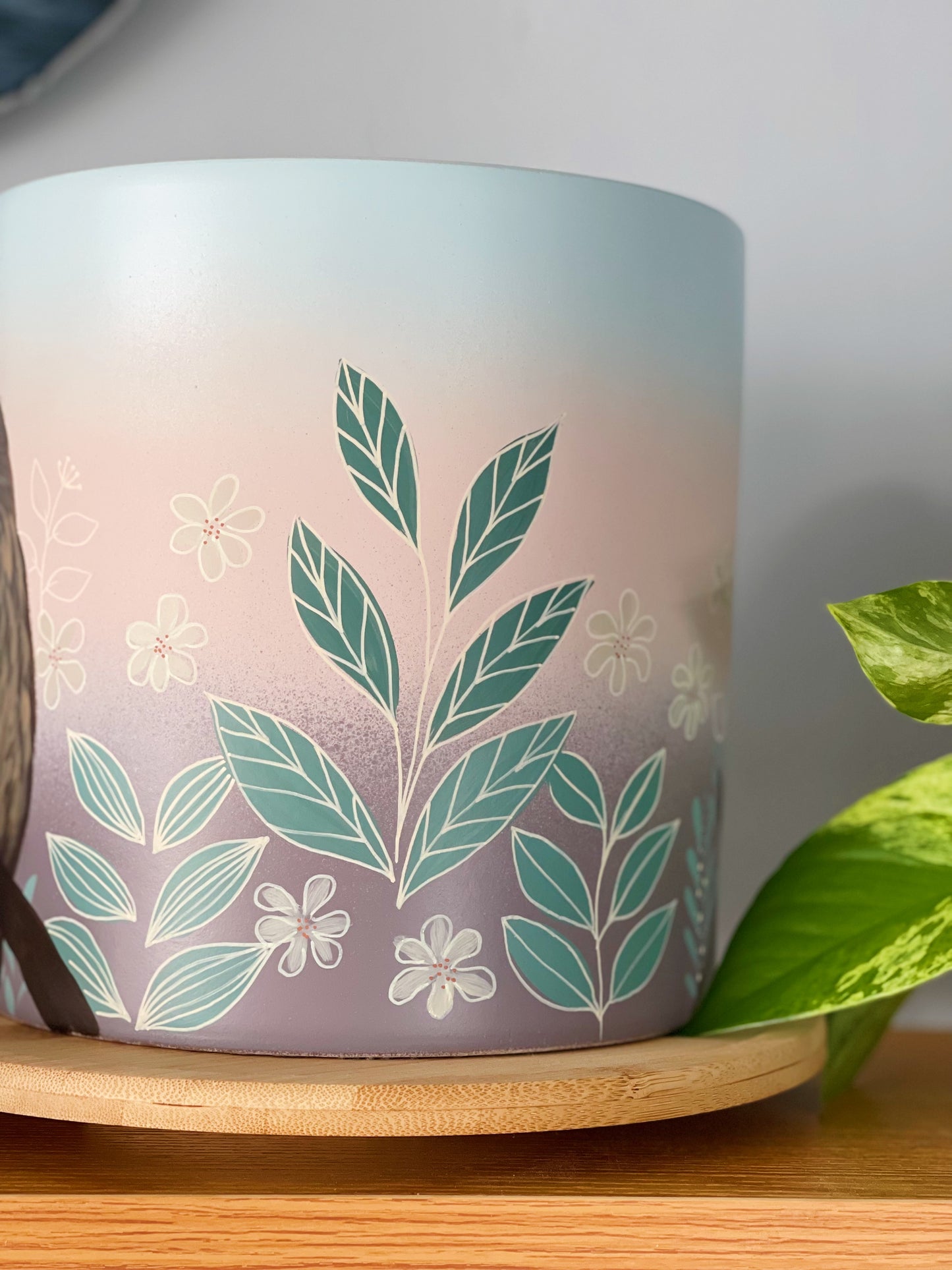 Pastel Ruru 20cm Painted Pot