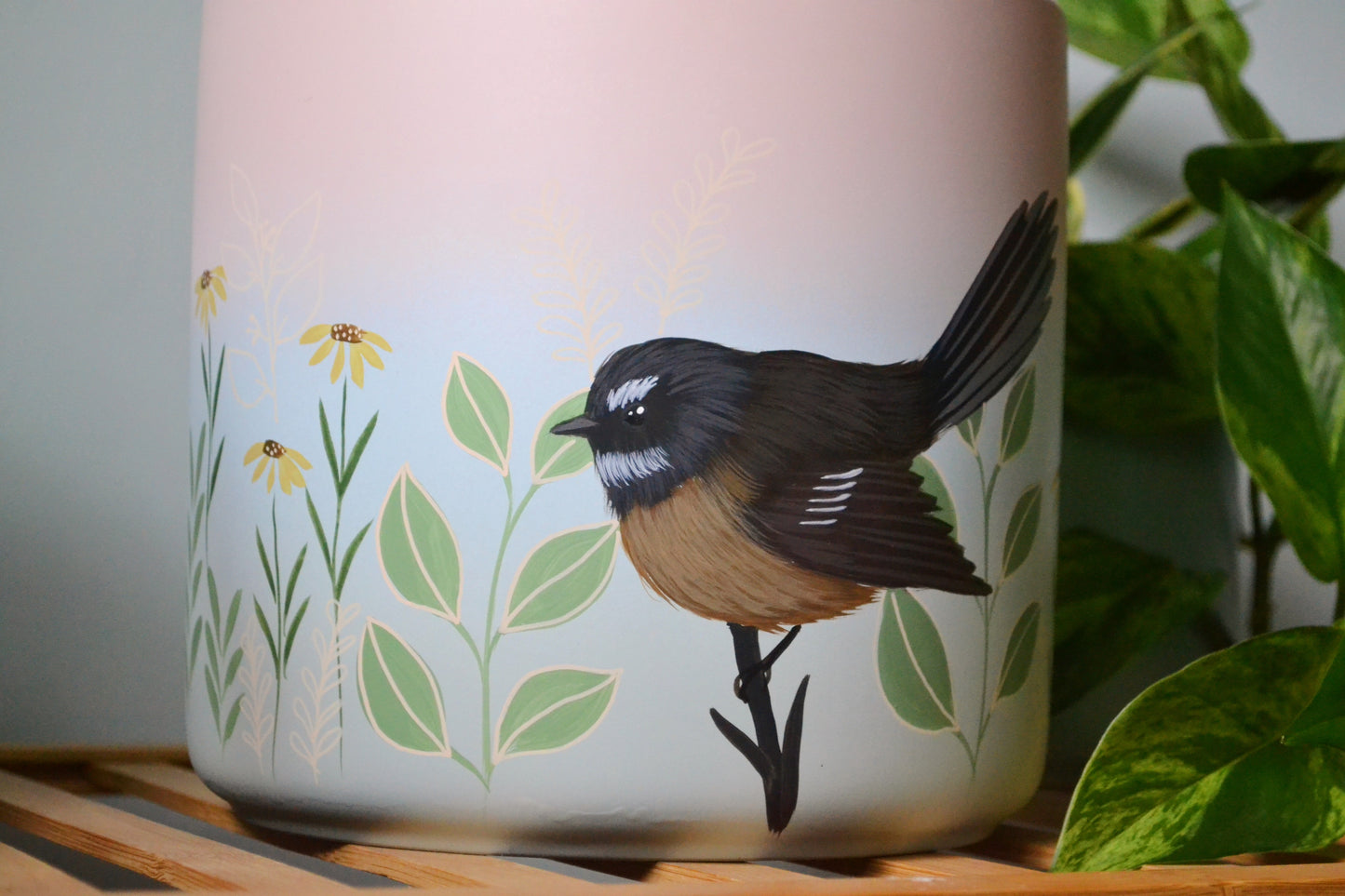 Pastel Fantail 18cm Painted pot