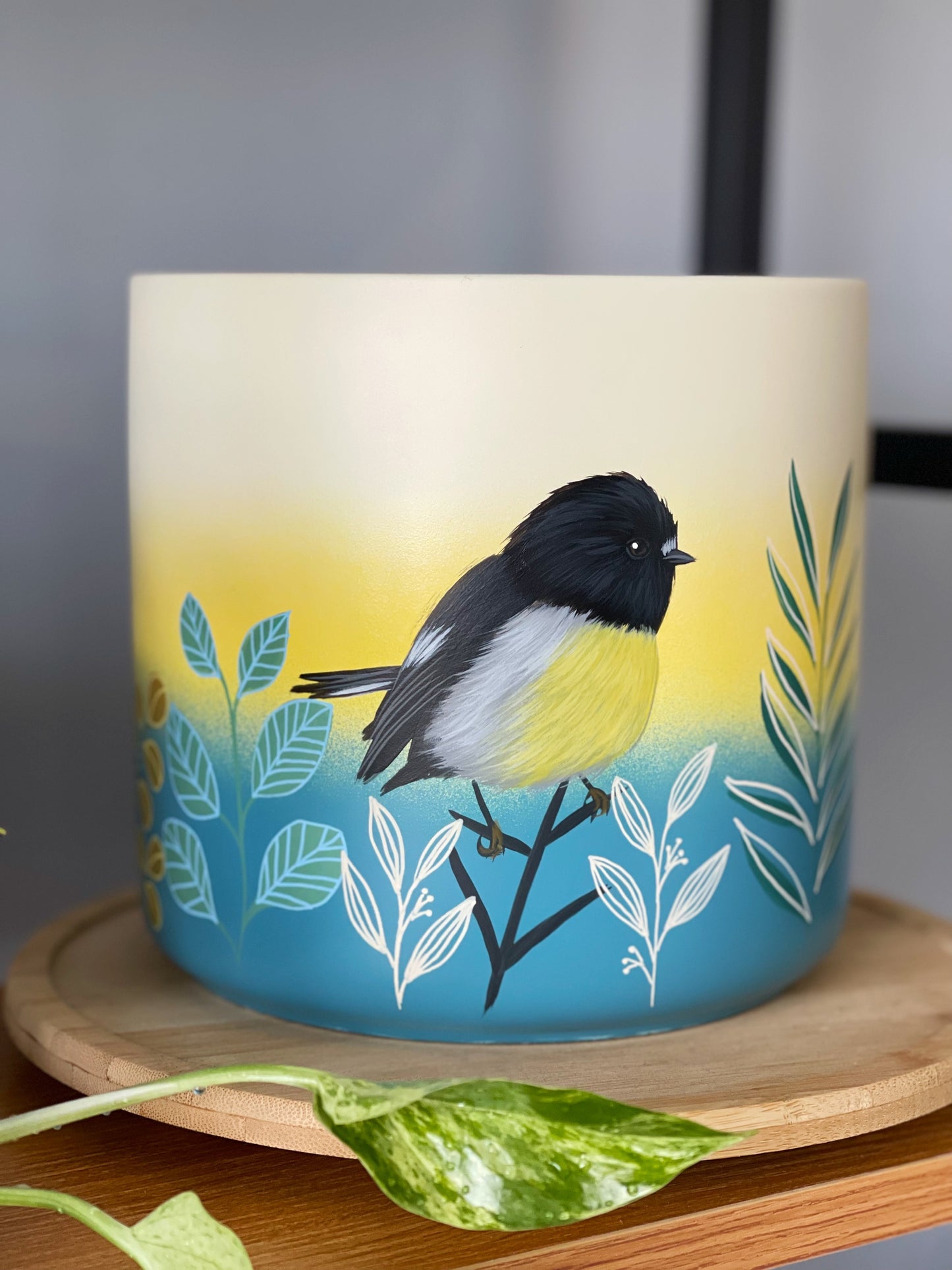 Tomtit’s from the Coast 18cm Painted pot