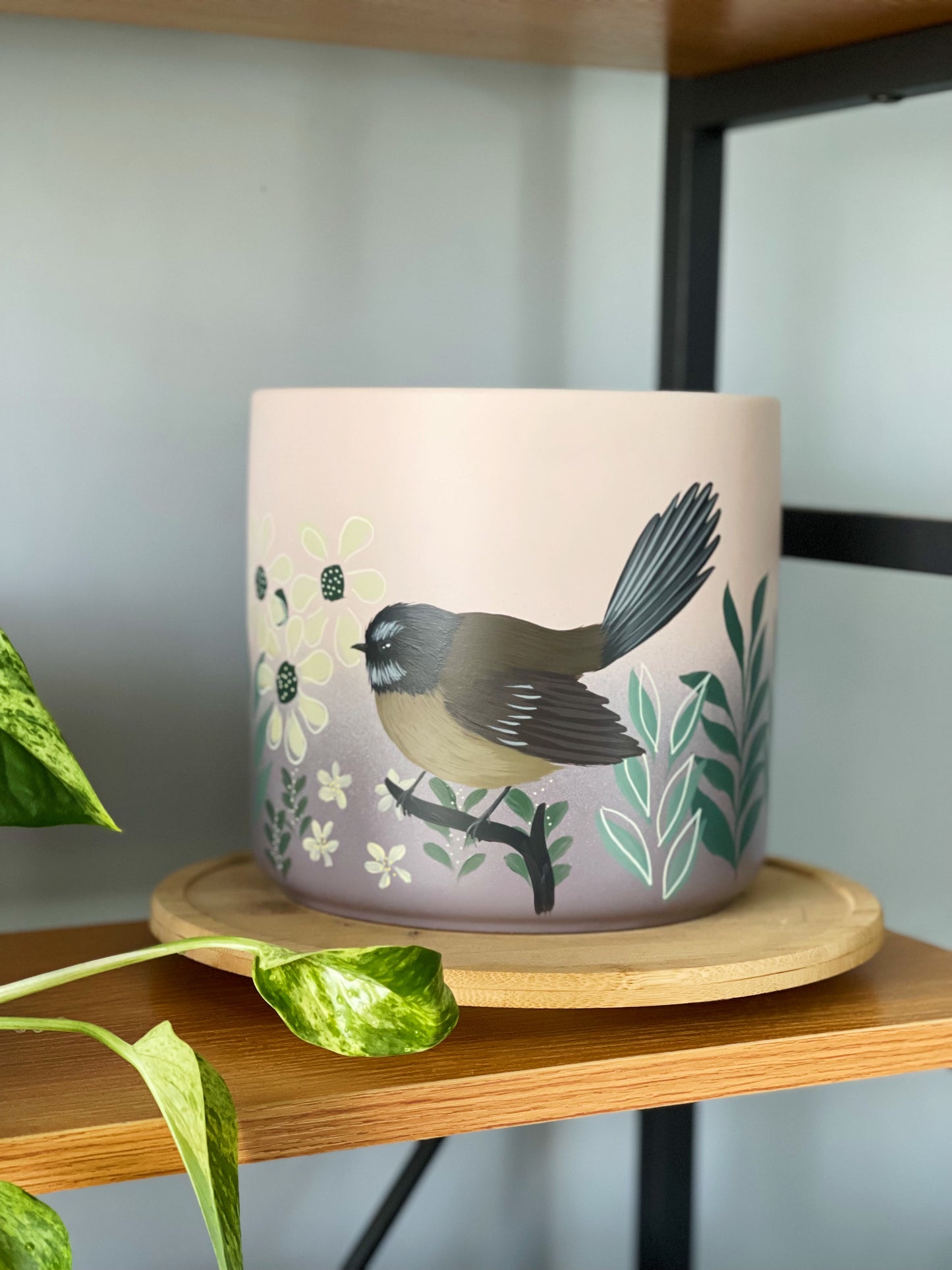 Bloom Fantail 18cm Painted pot